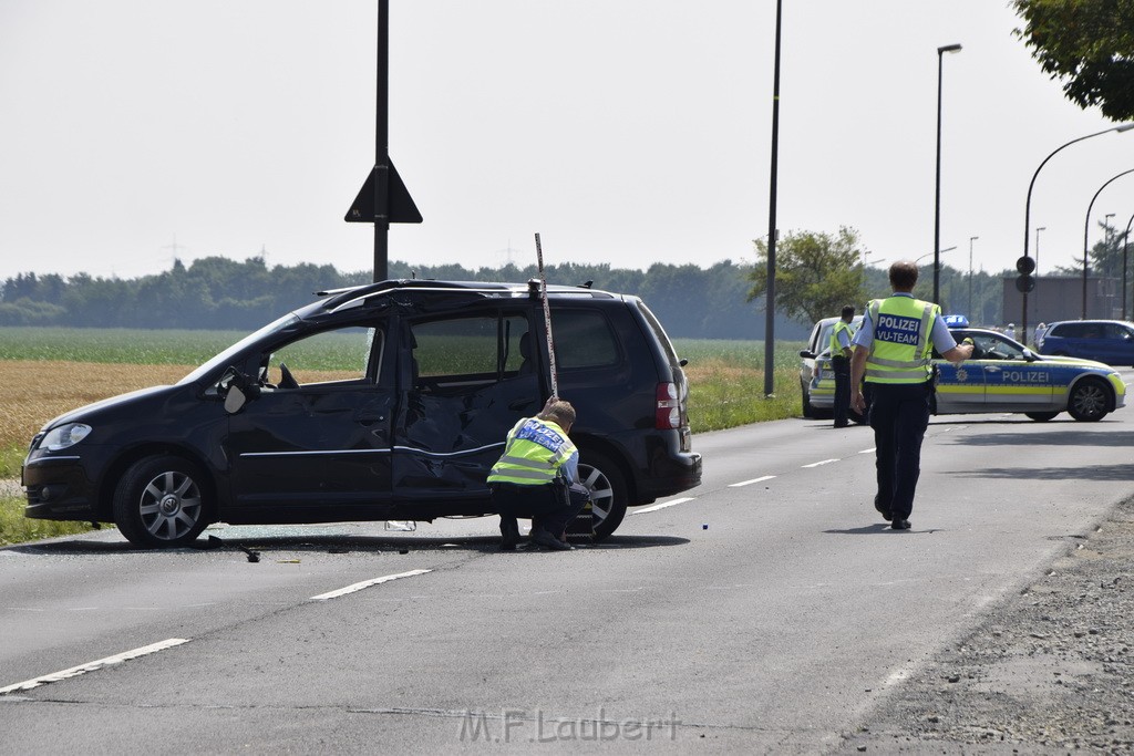 Schwerer Krad Pkw Unfall Koeln Porz Libur Liburer Landstr (Krad Fahrer nach Tagen verstorben) P100.JPG - Miklos Laubert